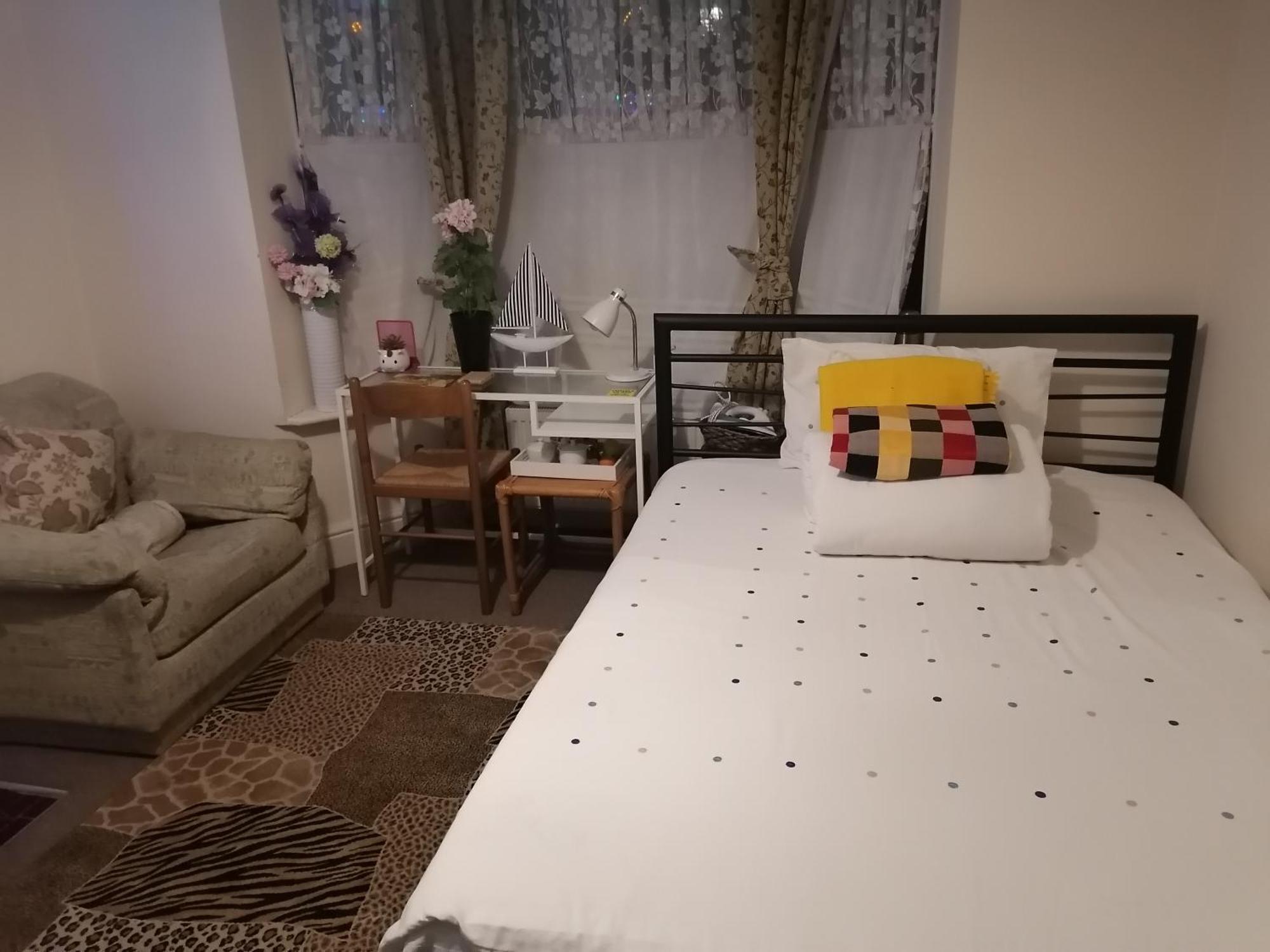 Big Private Room In Town Centre Eastleigh Exterior foto