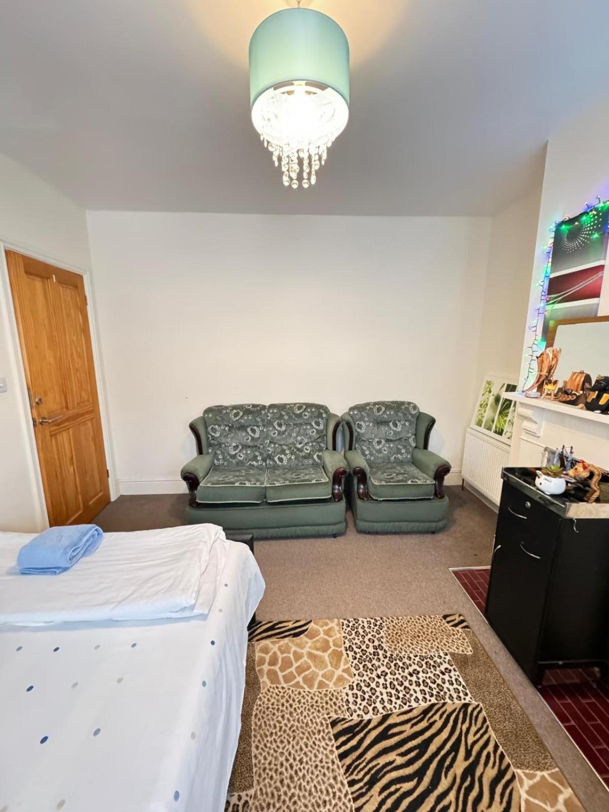 Big Private Room In Town Centre Eastleigh Exterior foto
