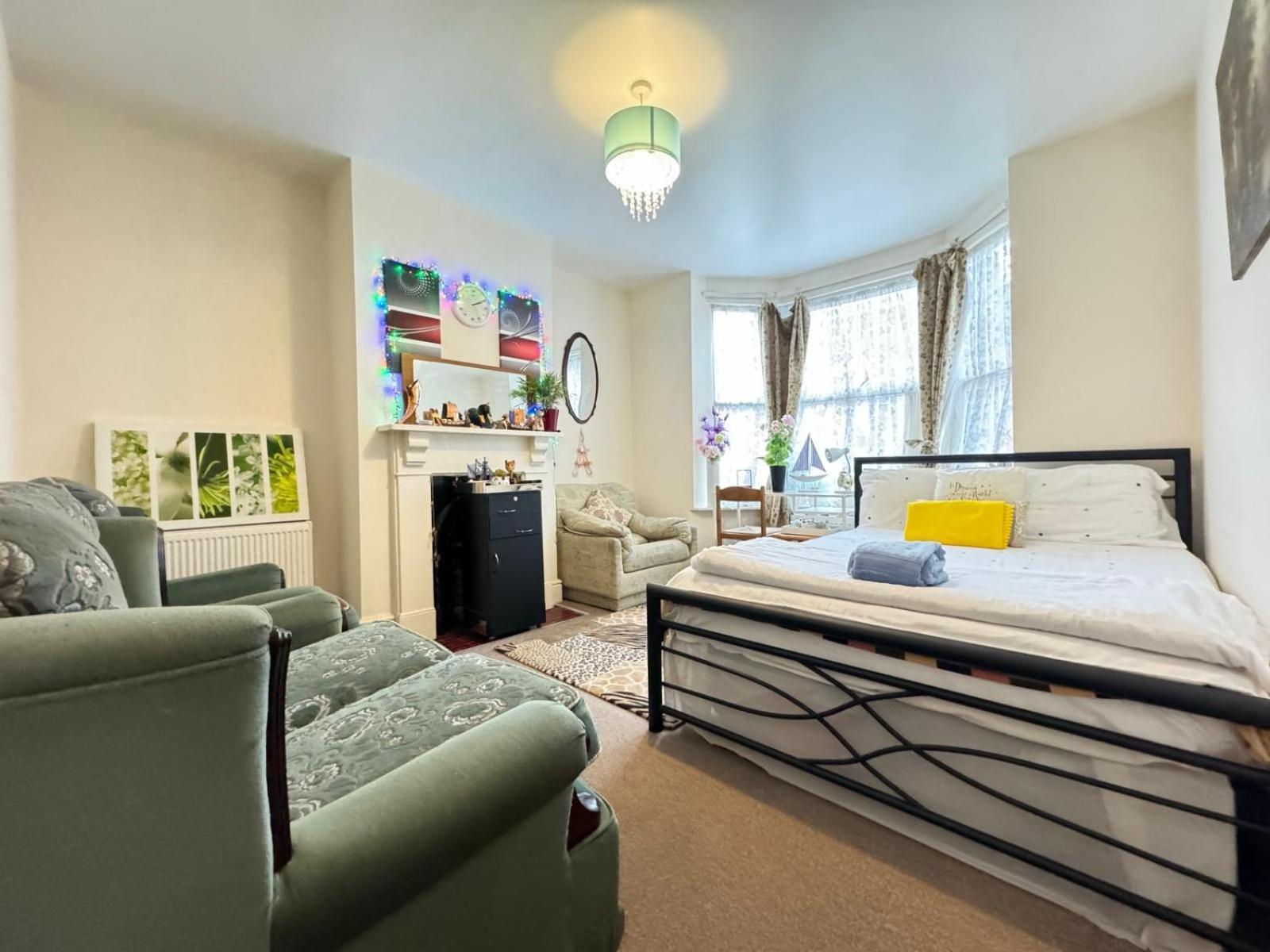 Big Private Room In Town Centre Eastleigh Exterior foto